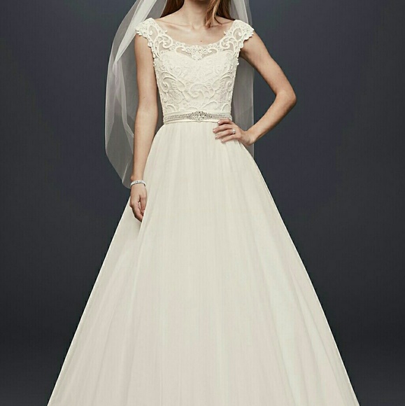 Tulle Ball Gown Wedding Dress with Cap Sleeves